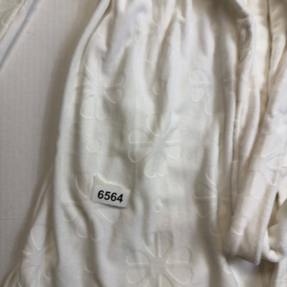 kate spade nwt short white robe cozy, very soft luxury - Picture 6 of 8